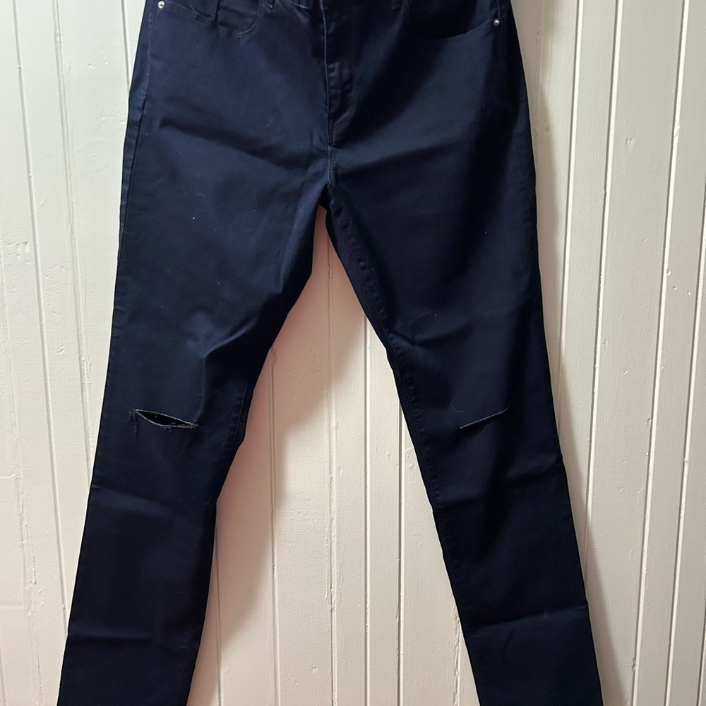 Women’s dark blue jeans (le chateau)